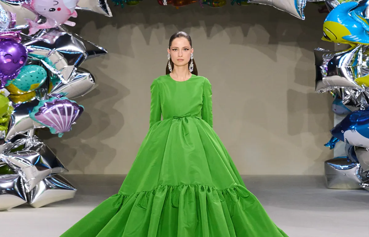 فستان خطوبة باللون الأخضر من جيامباتيستا فالي «Giambattista Valli»