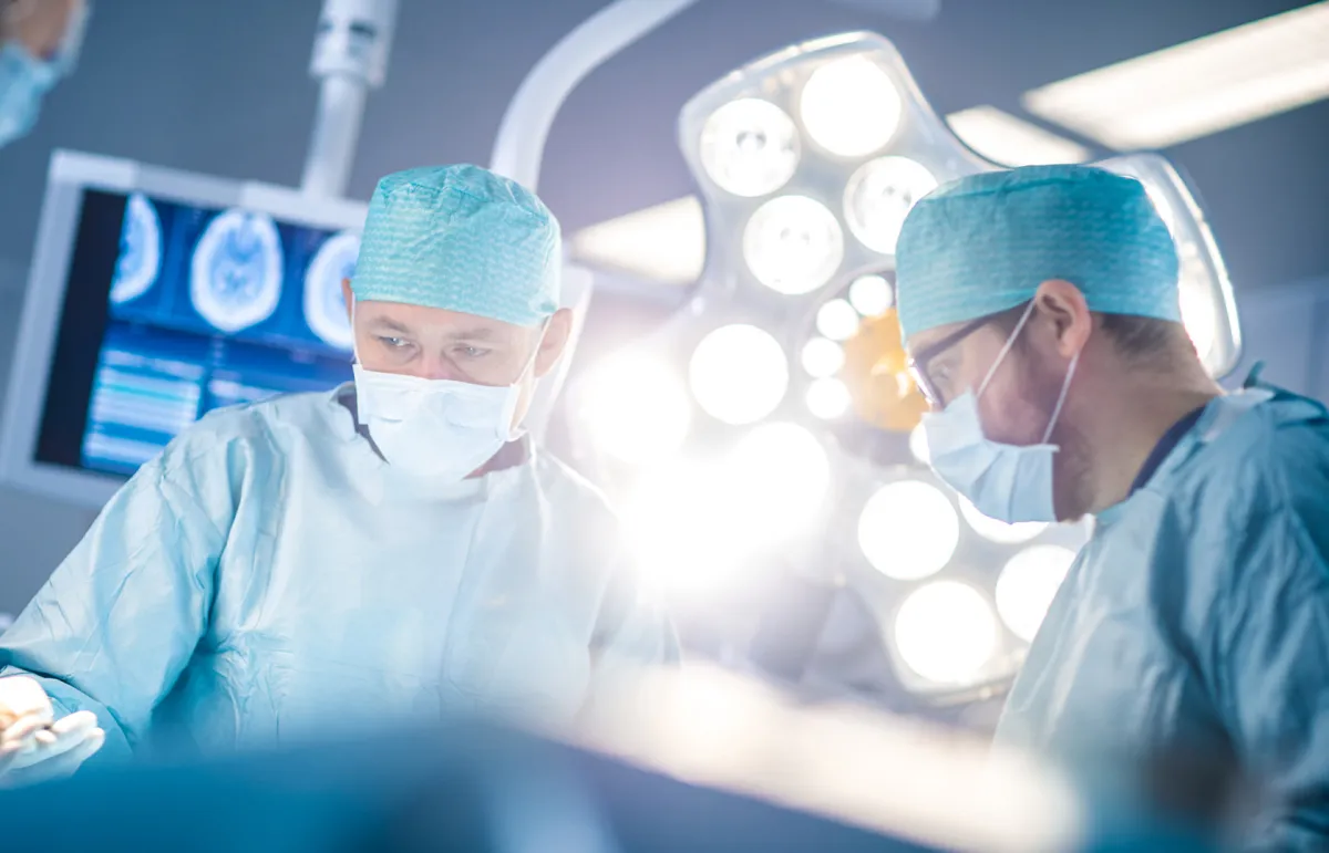 نجاح جراحة استبدال الشريان الأورطي بعد تمزقه في بطن مريضة