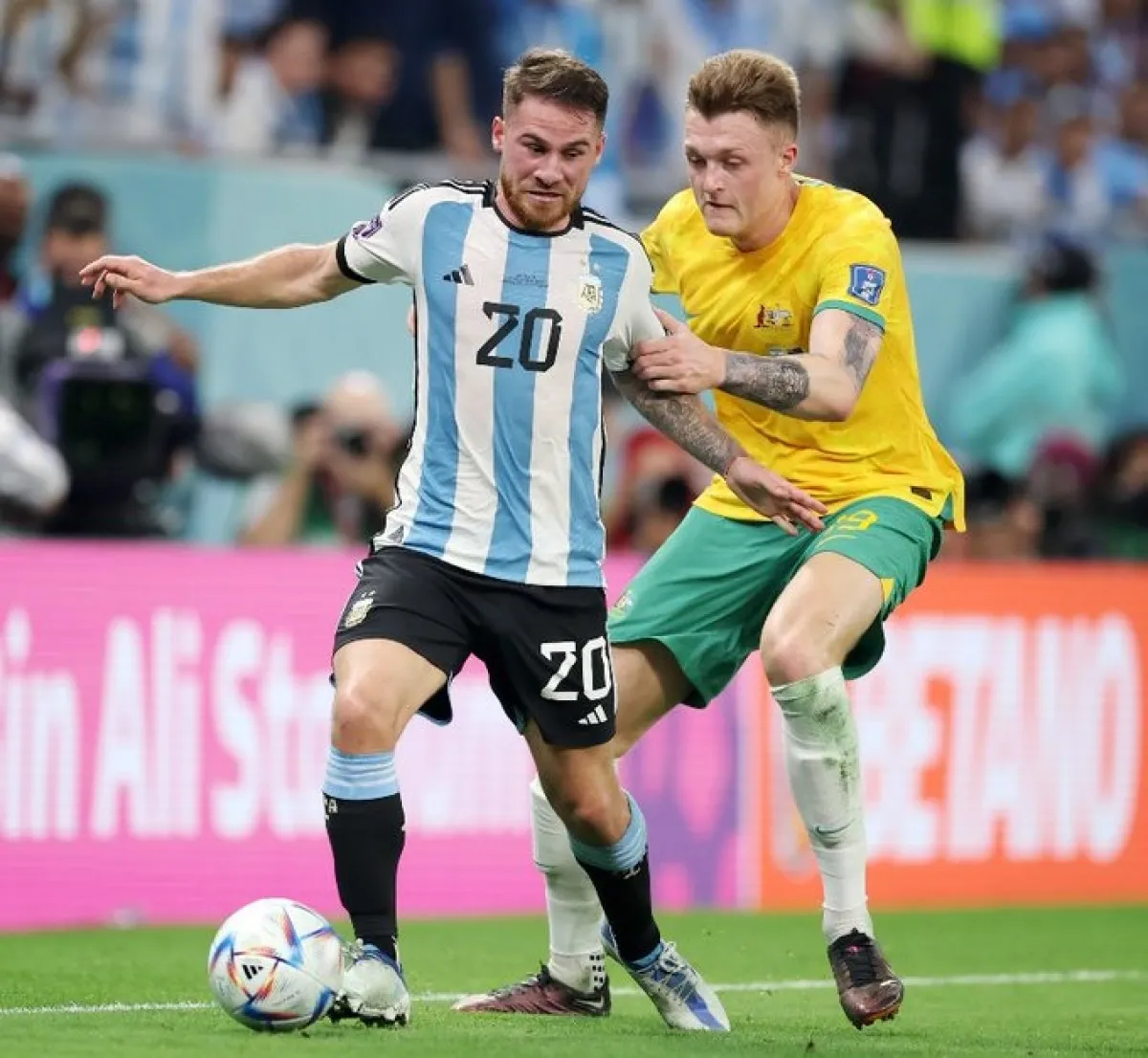 الأرجنتين تتخطى أستراليا بهدفين مقابل هدف في كأس العالم 2022