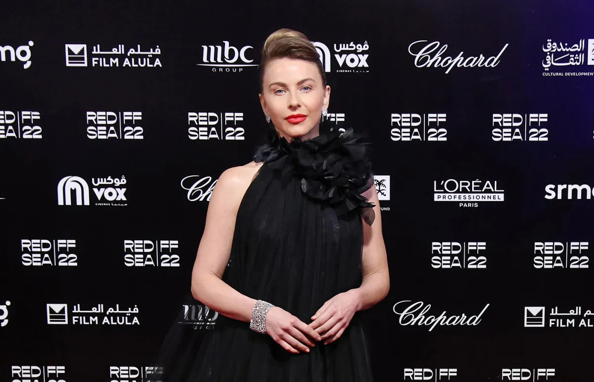 الأسود يسيطر على اطلالات النجمات في مهرجان البحر الأحمر الدولي