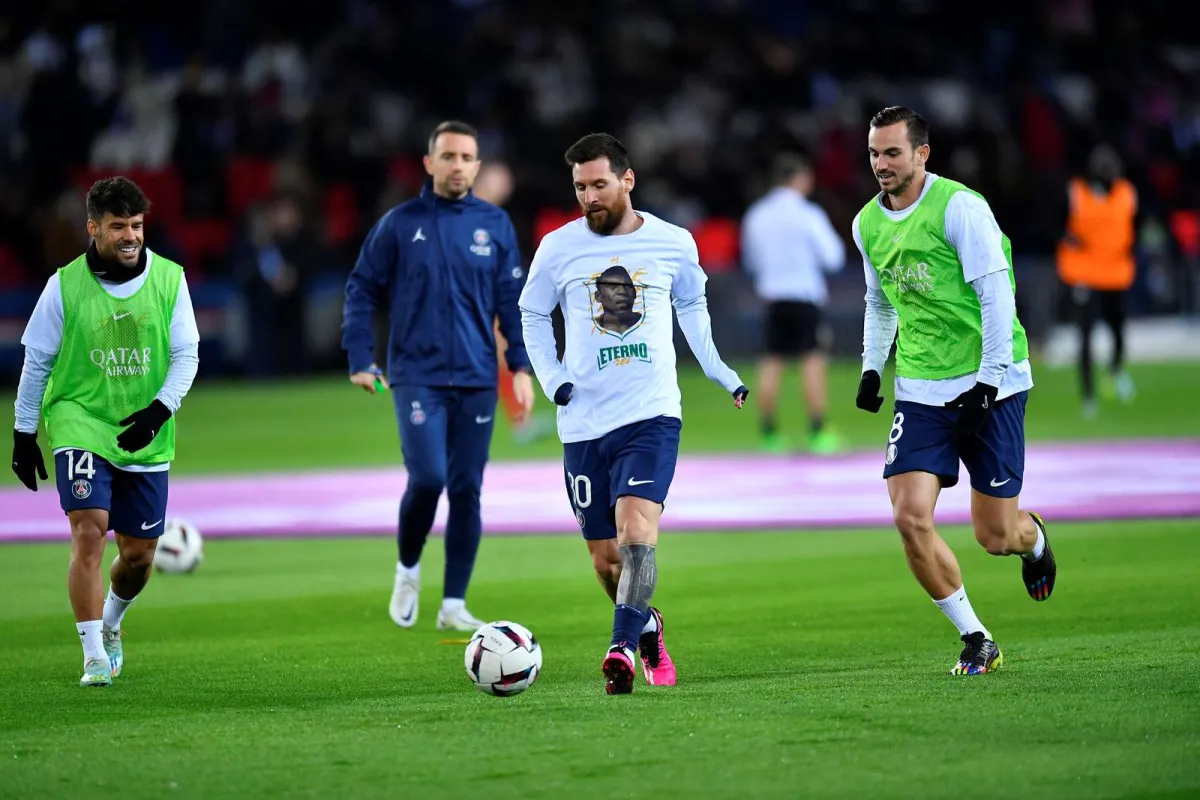 باريس سان جيرمان يكرم بيليه بلفتة مؤثرة تحت شعار "الخالد" - الصورة من موقع النادي الرسمي على الإنترنت