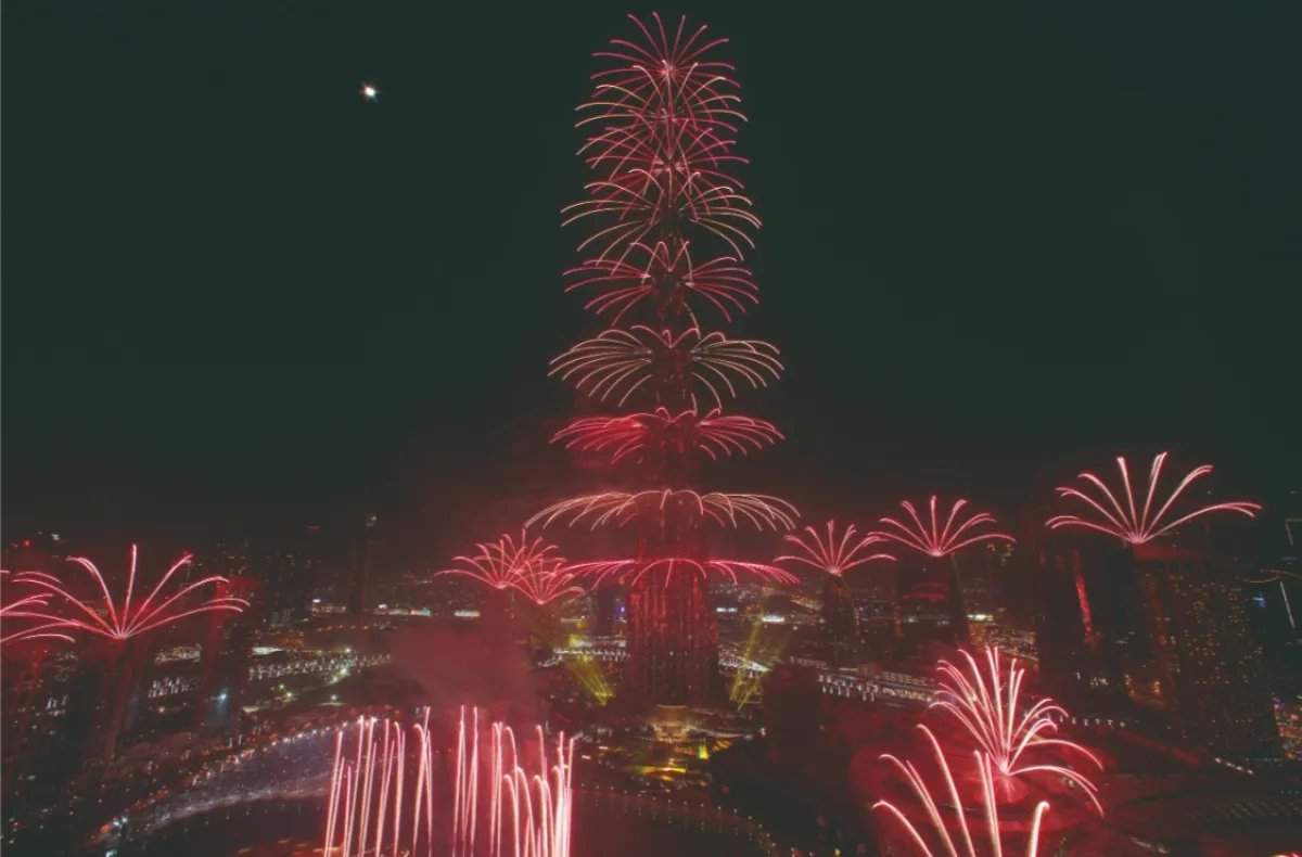 بالألعاب النارية وعروض الليزر.. برج خليفة يبهر العالم في احتفالات العام الجديد 2023 - الصورة من وام