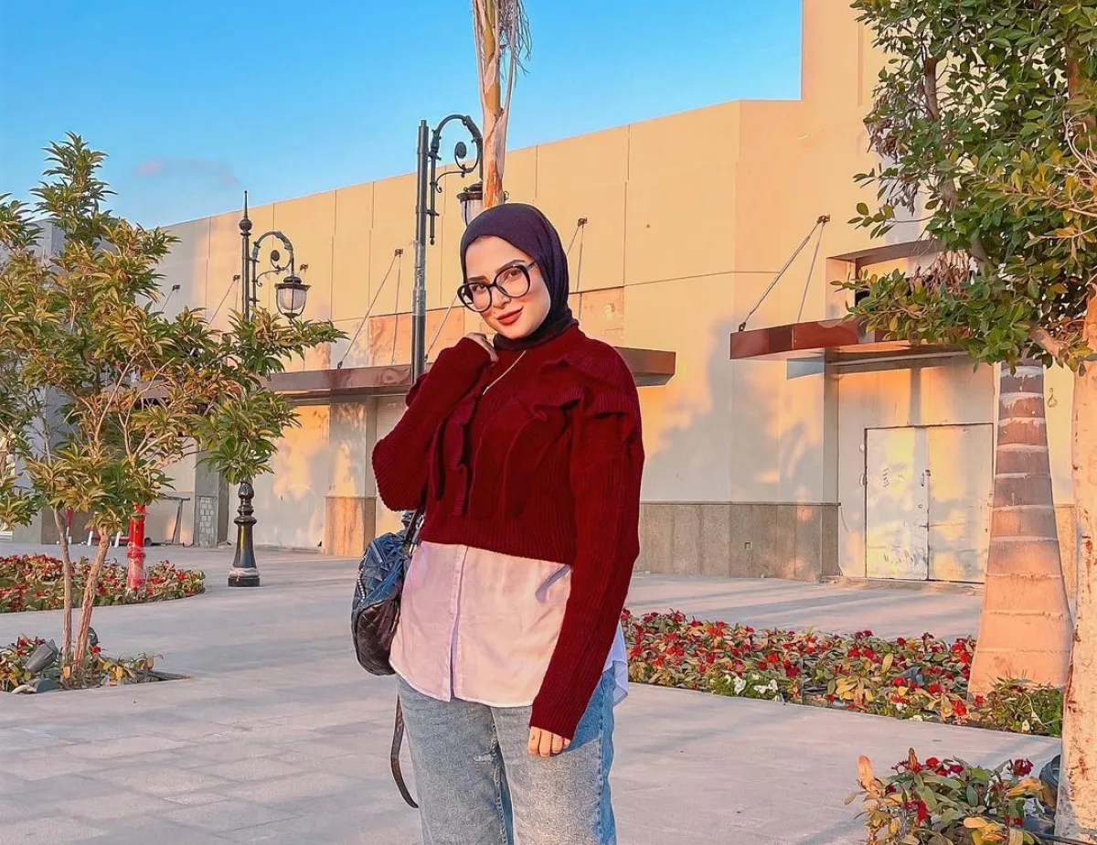 جهاد البنا بإطلالة عملية-الصورة من حسابها على انستغرام