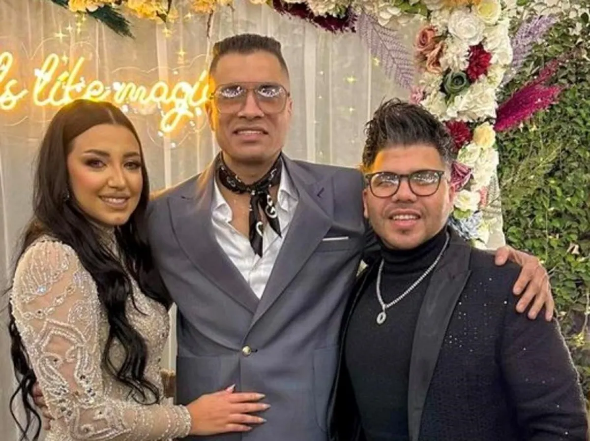 عمر كمال وحسن شاكوش وخطيبته - صورة من صفحة عمر كمال على فيسبوك