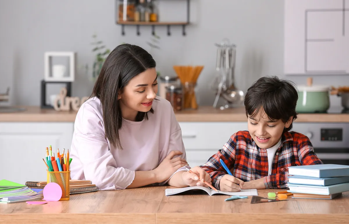 كيف أجعل طفلي مستقلاً دراسياً؟