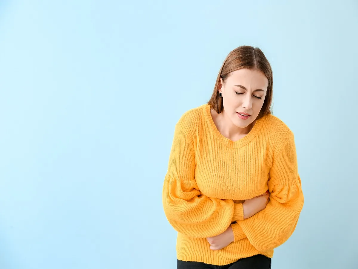 يؤدي الإكثار من تناول بذور الشيا إلى الإصابة بالغازات والإمساك والإسهال والانتفاخ (المصدر: Adobe.stock)