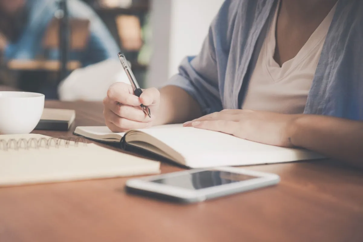 الفرق بين التعبير والمقالة