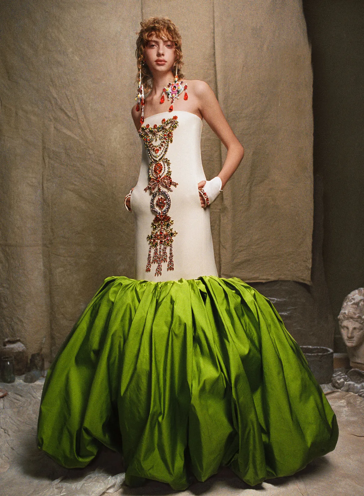 أزياء من تصميم المصمم كريكور جابوتيان