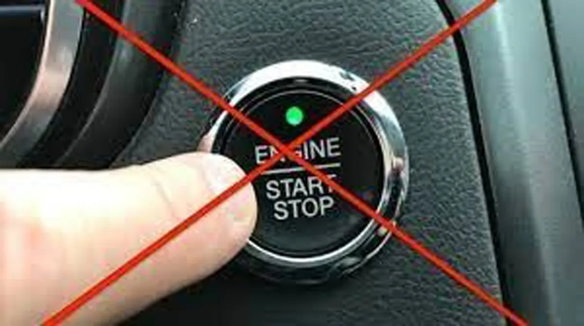 لمس زر التشغيل أثناء القيادة 