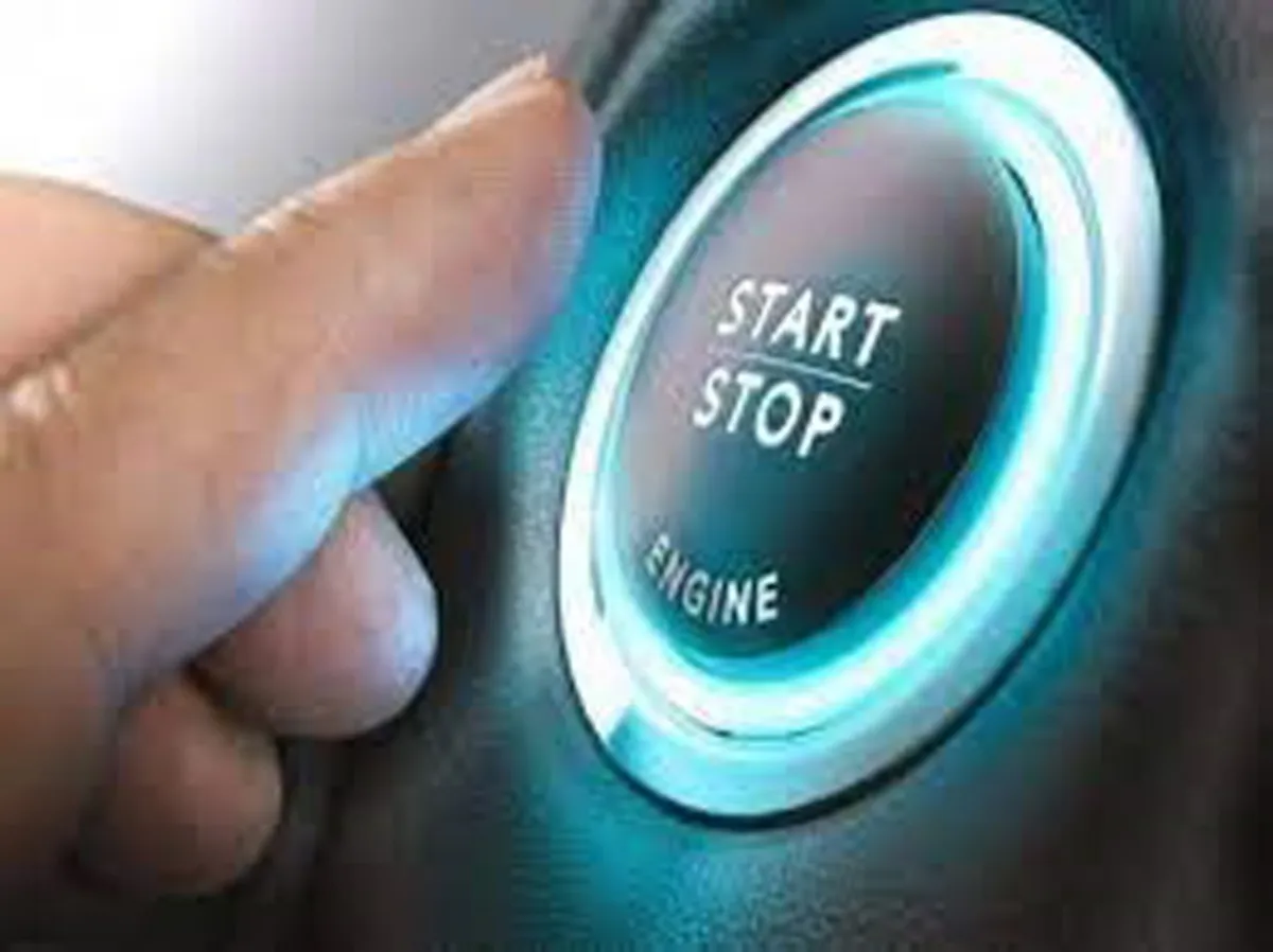 لمس زر التشغيل أثناء القيادة 