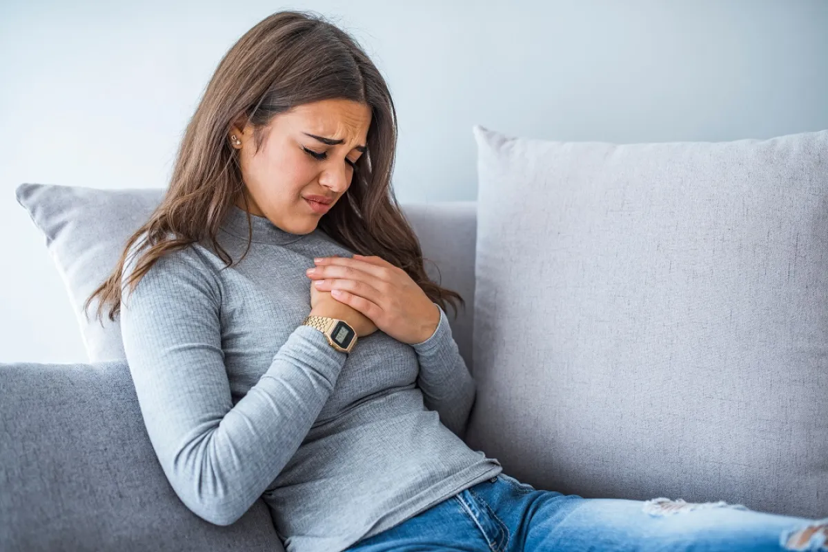 صورة لحامل تشكو ألم الثدي
