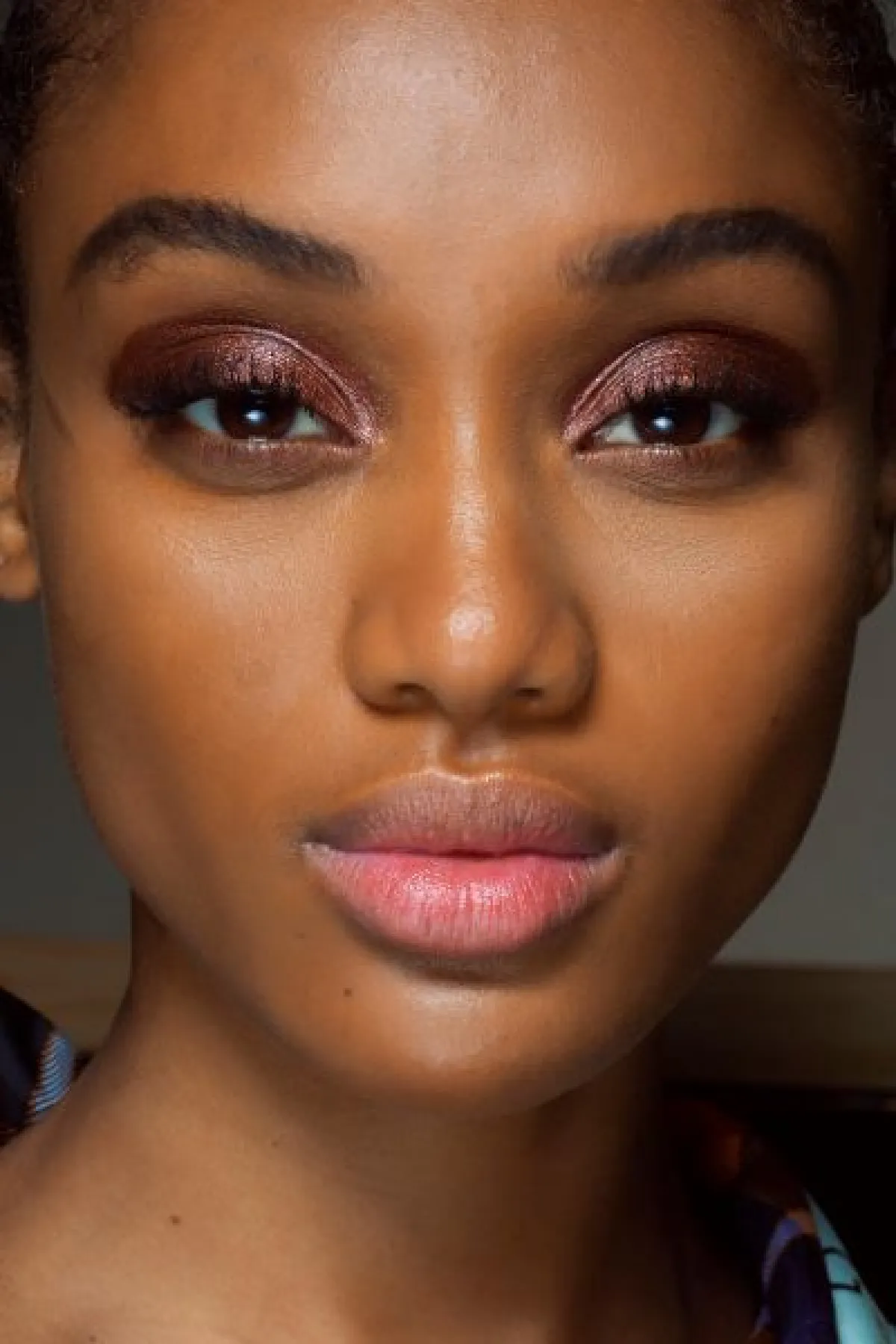 مكياج برونزي قوي