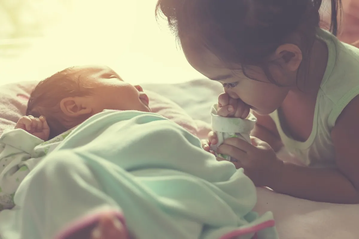 صورة للصغير والمولود