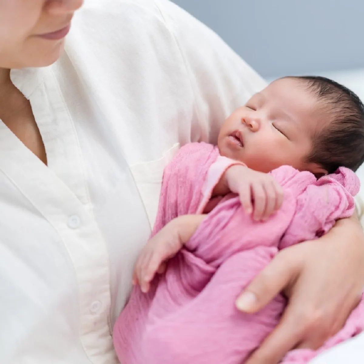 صورة للأم والمولود الجديد