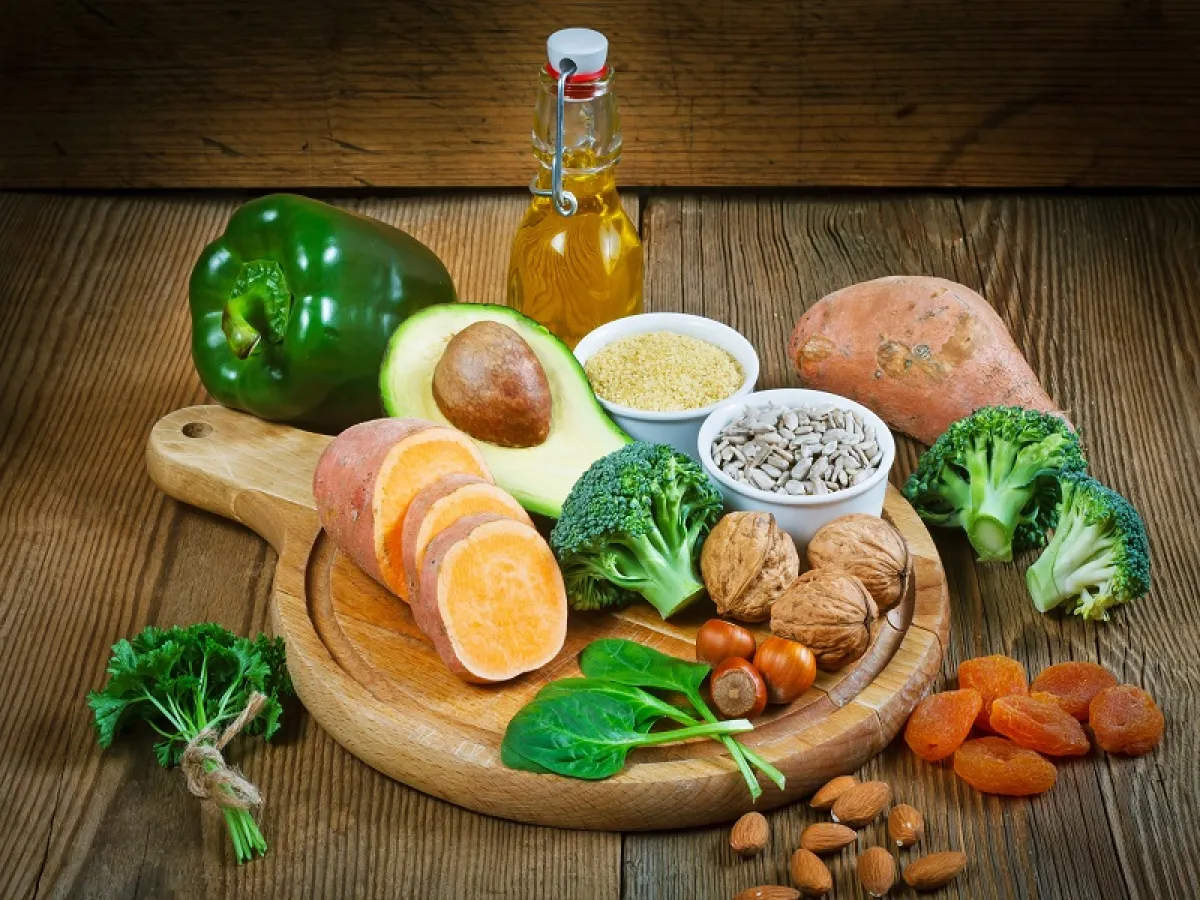 أفضل مصادر فيتامين E هي المكسرات والبذور والزيوت النباتية (المصدر: Adobe.stock)