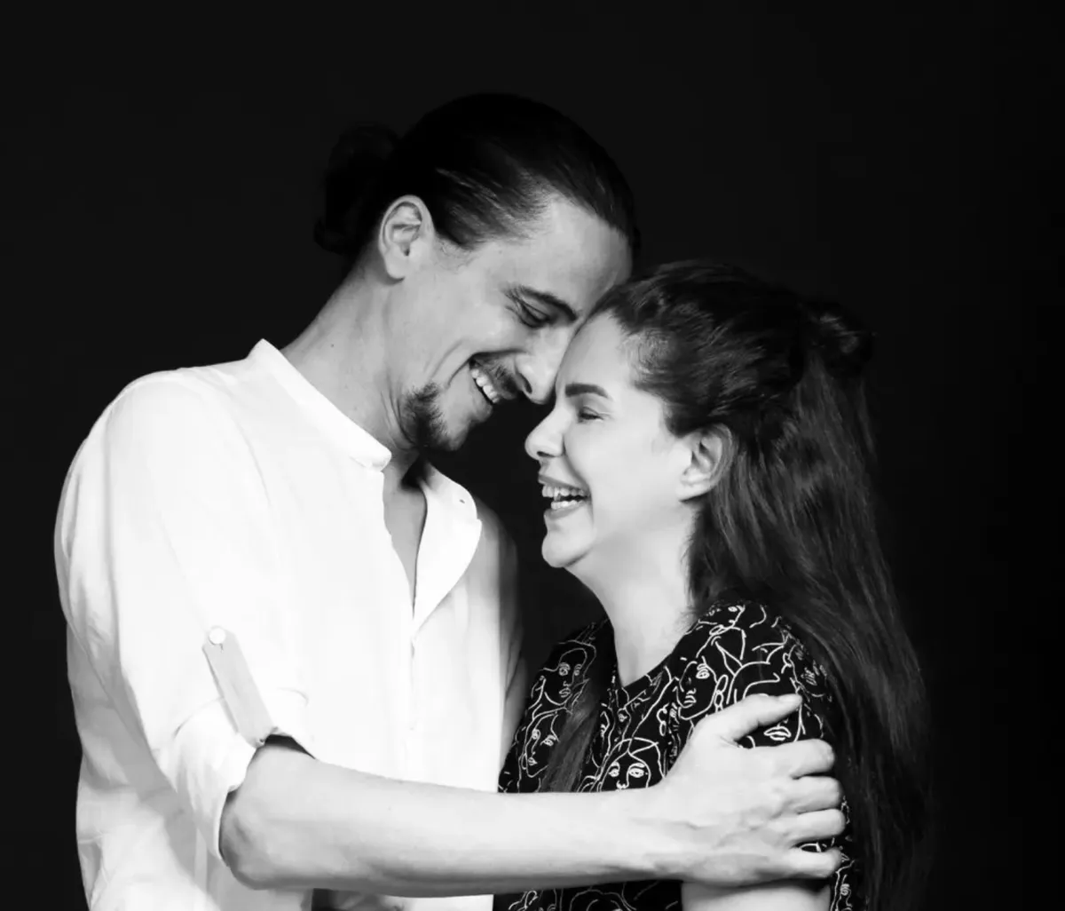 دنيا عبد العزيز وزوجها من أحدث جلسة تصوير - الصورة من حسابها على انستغرام