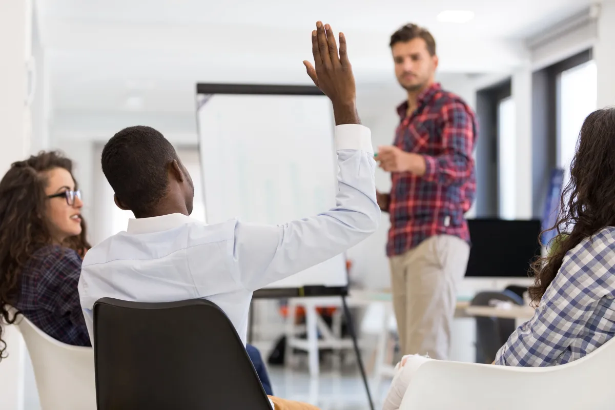 توفير التدريب للموظفين