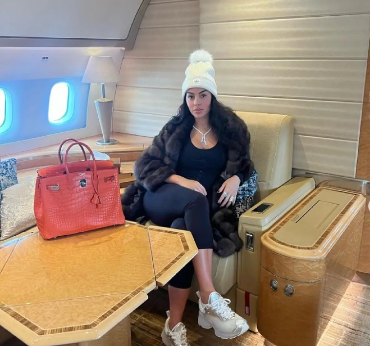  جورجينا تتجه إلى الرياض بطائرة خاصة لدعم "رونالدو" بعد انضمامه للنصر السعودي - الصورة من حسابها على إنستغرام