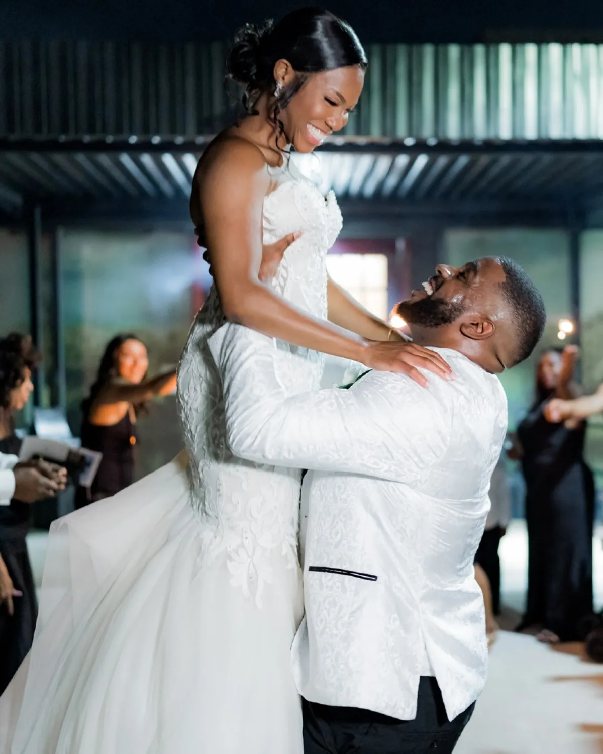 ألغى زفافه بعد لقاء عروسه بصديقها السابق 