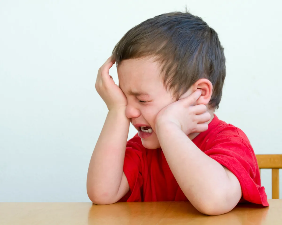 صورة لطفل يبكي 