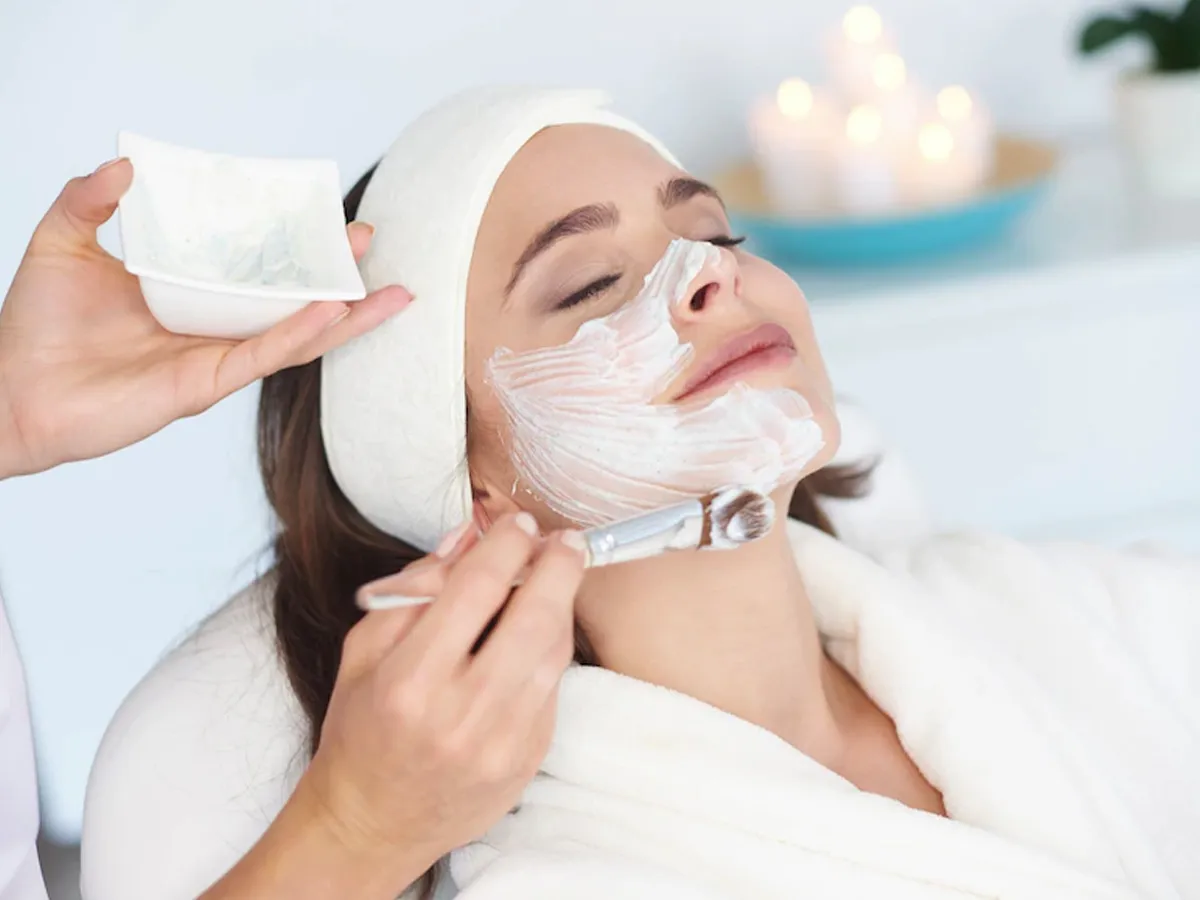 الفرق بين التقشير الميكانيكي والكيميائي