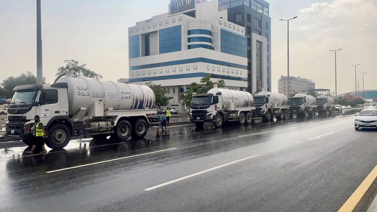 أمانة جدة تباشر الخطة الميدانية لمعالجة آثار الحالة المطرية