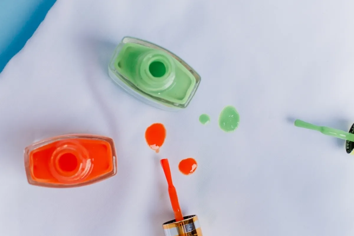 عبوتان من المناكير