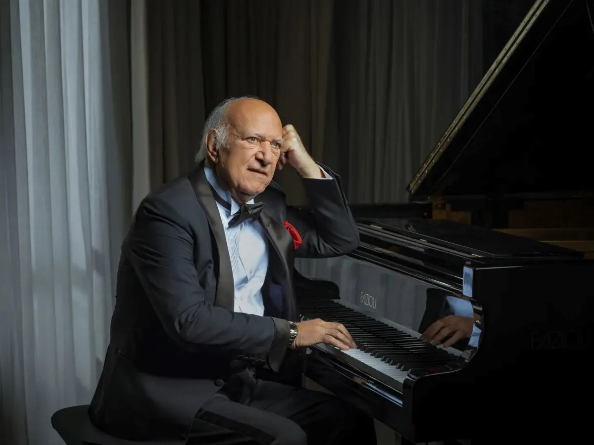 عمر خيرت - الصورة من صفحته الرسمية على الفيس بوك