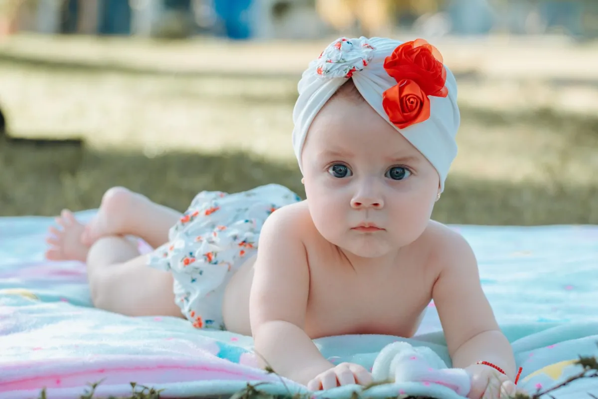 طفل حديث الولادة