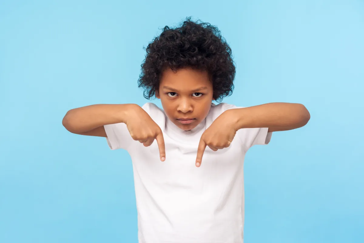 صورة لطفل يشعر بالغضب