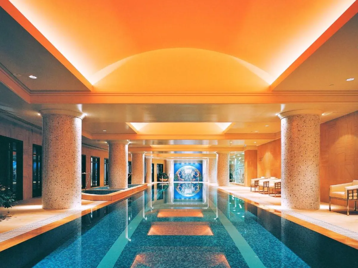 مسبح داخلي في فندق بارك حياة ملبورن