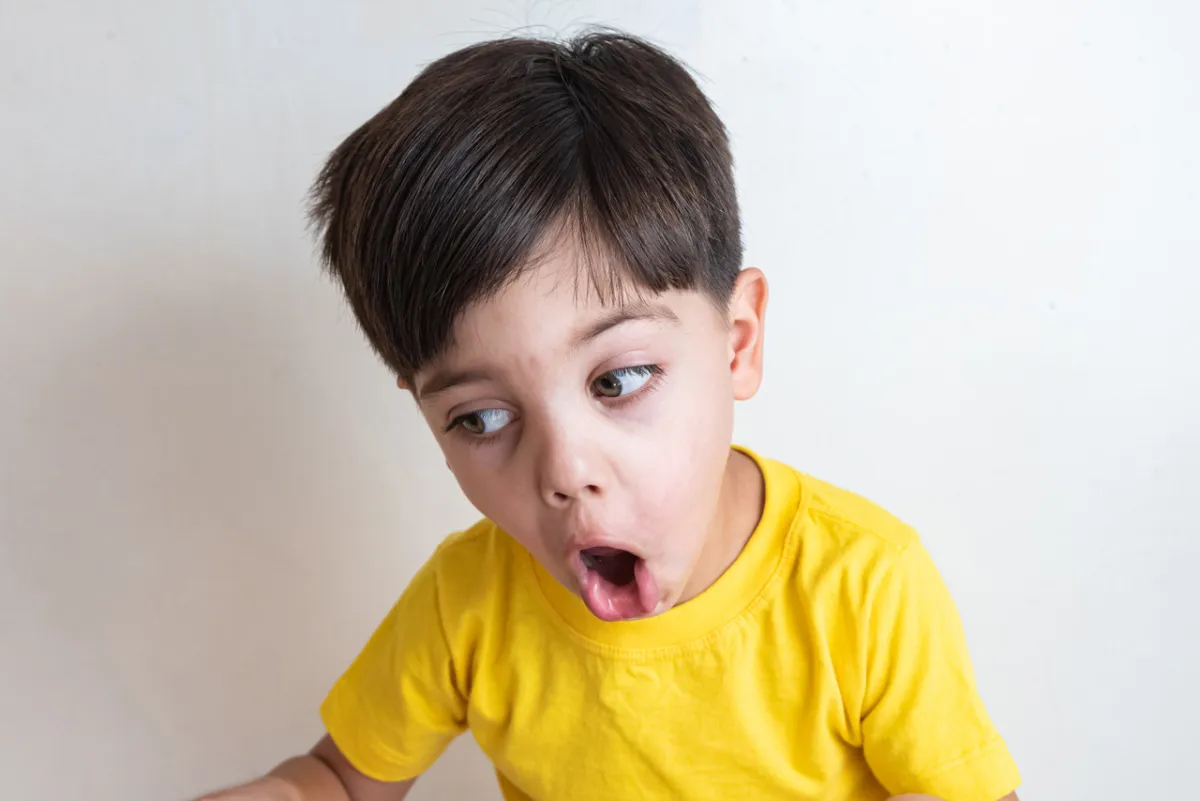 صورة لطفل يعاني من الصدمة