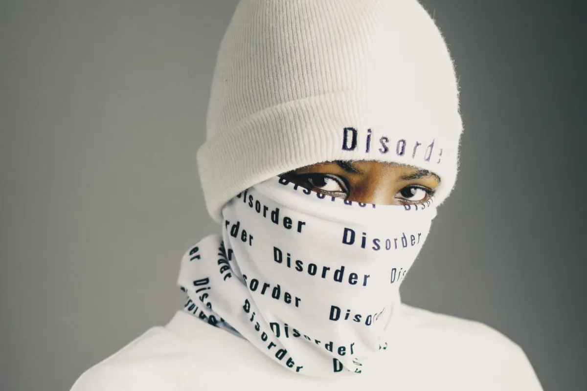 تعيش بـ 20 شخصية بسبب حالة عقلية نادرة