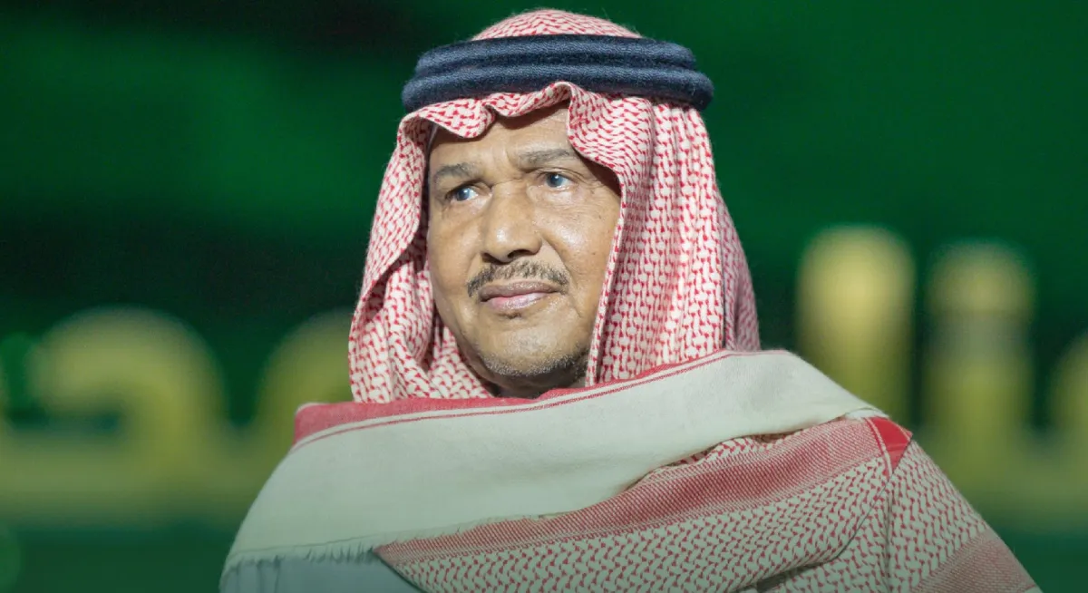 الفنان  محمد عبده -  صورة من الصفحة الرسمية لمركز التواصل الحكومي السعودي على " تويتر"