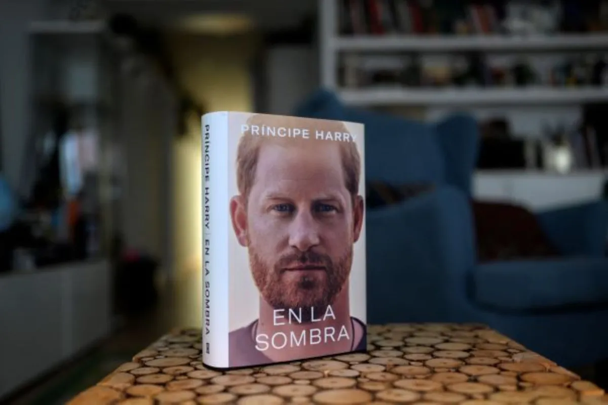 A copy of the "En la sombra" (In the shadow) Spanish version of Britain's Prince Harry's autobiography "Spare" is pictured at a reader's home in Madrid on January 5, 2023. OSCAR DEL POZO / AFP