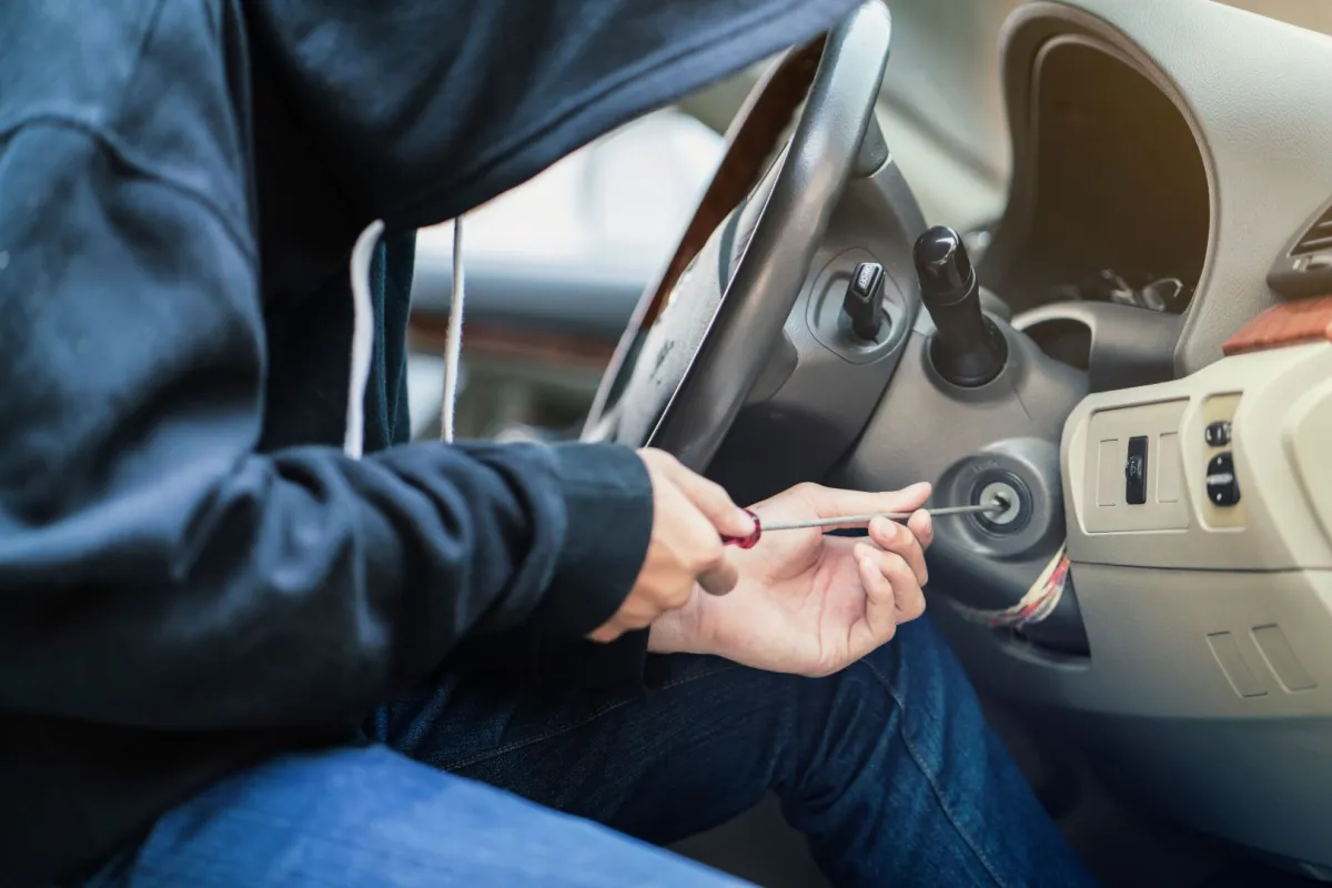 سرقة السيارات