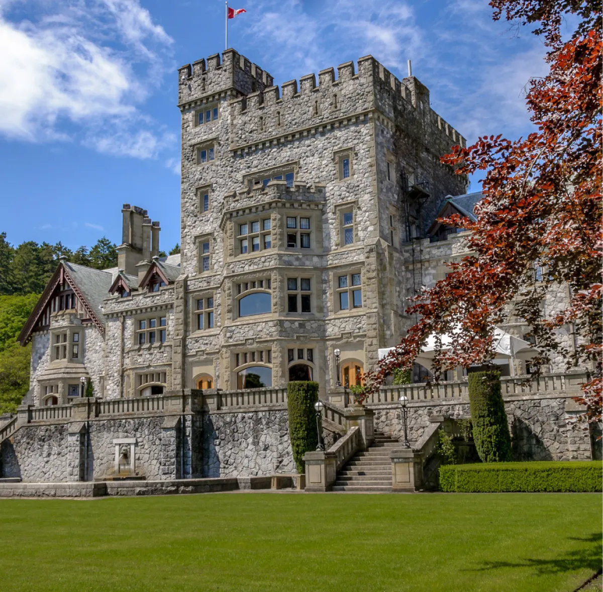 قلعة هاتلي أحد المواقع الأثرية التراثية داخل كولومبيا البريطانية