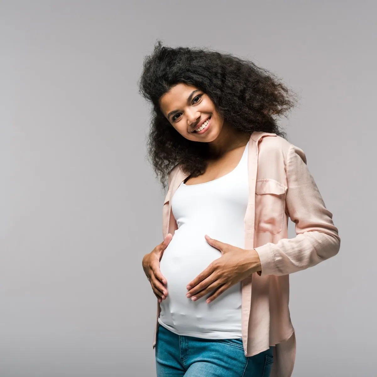 صورة لحامل سعيدة بحملها الثاني