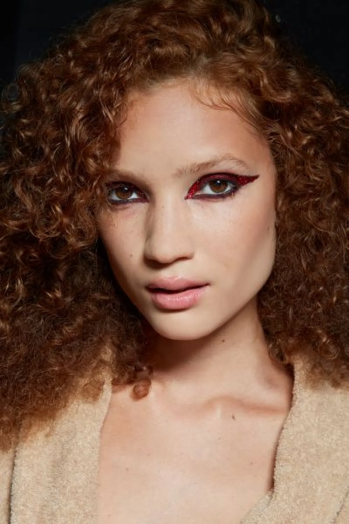 مكياج عيون براق