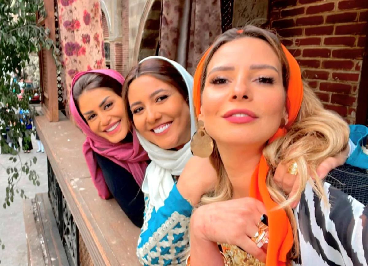 منة فضالي وإيمان العاصي ومي كساب - الصورة من حساب منة فضالي على الفيس بوك