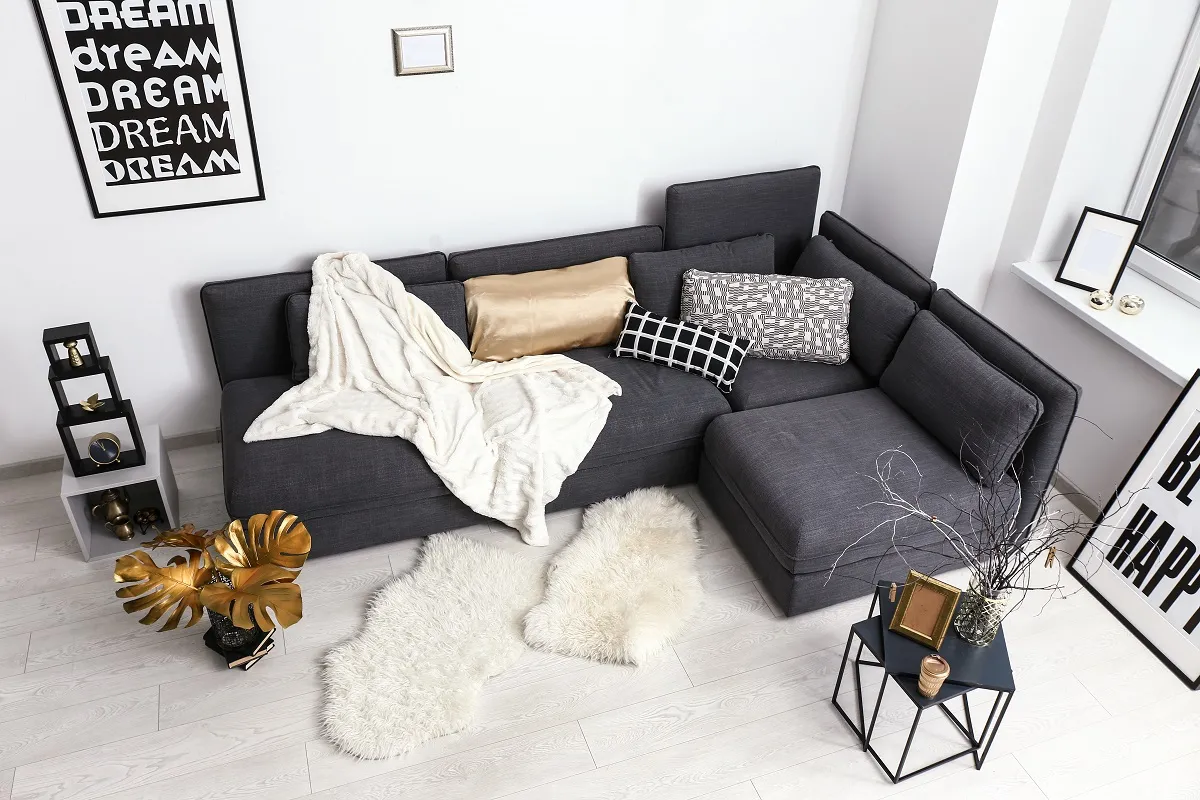 الأسود يرمز إلى القوة والغموض