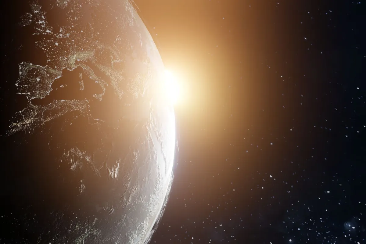 مذنب يقترب من الشمس