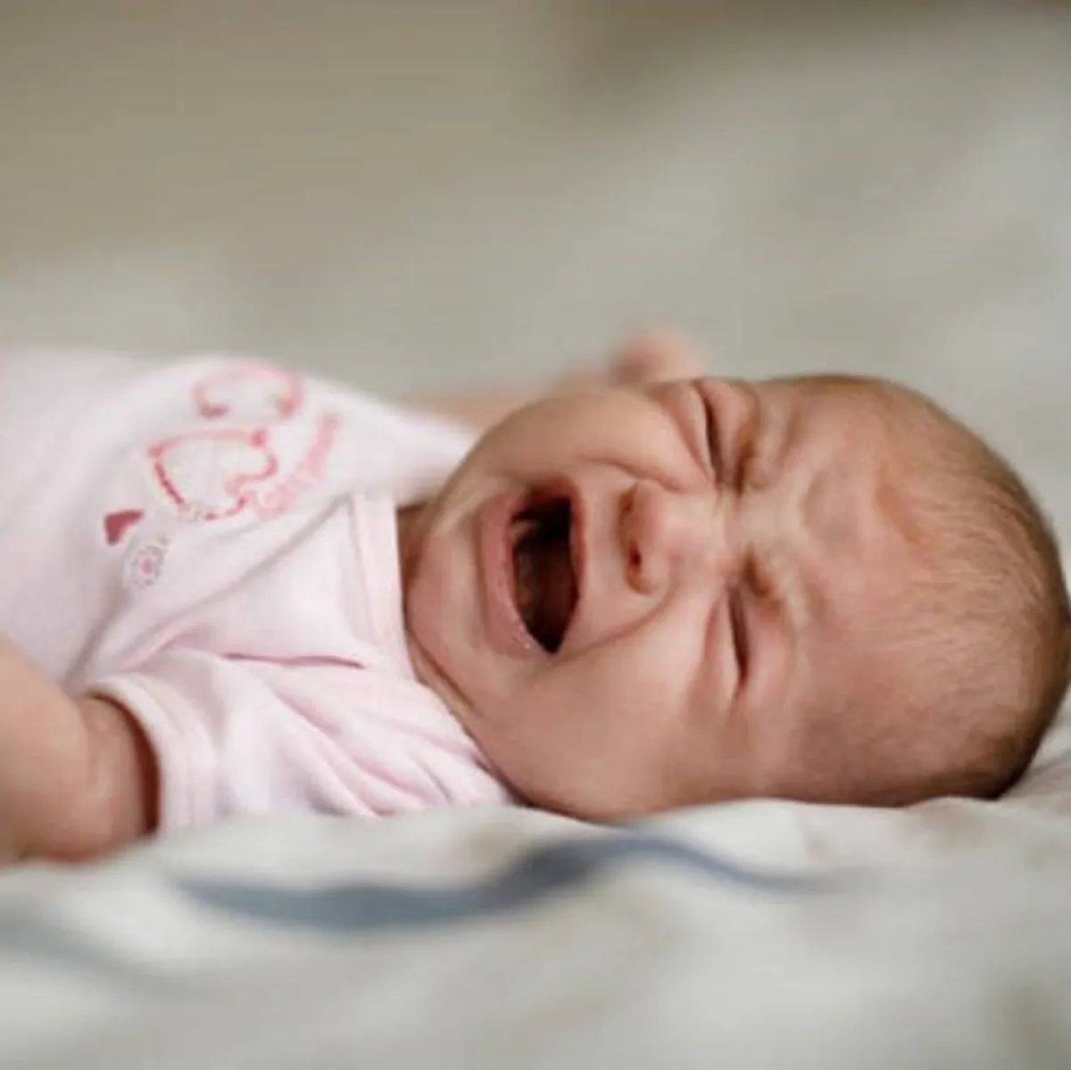 صورة لرضيع يبكي