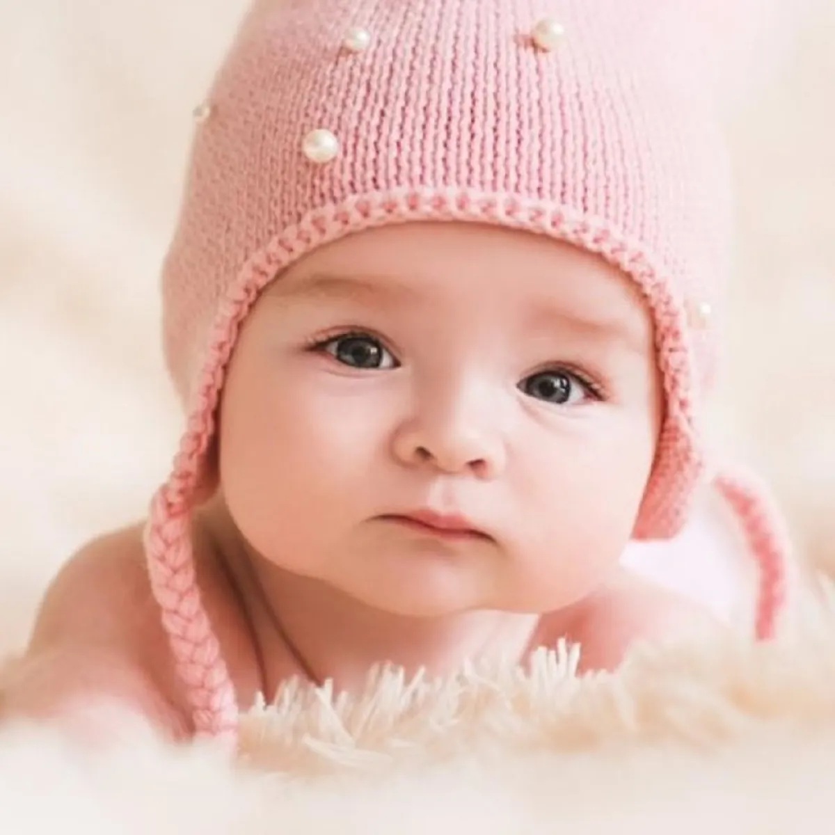 صورة لرضيع في الشتاء