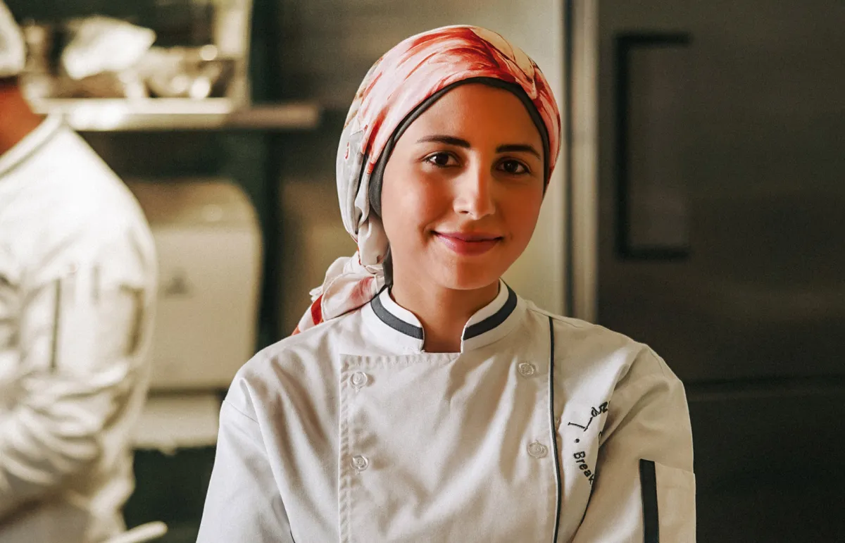 الشيف آلاء الرميح: الطباخ الماهر يبرز نكهات الطعام بلا زيوت