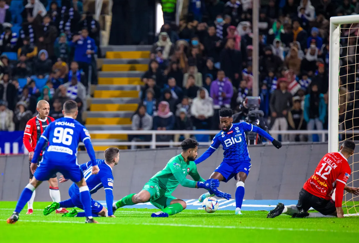 نهاية مباراة الهلال والرائد بالتعادل الإيجابي بدوري روشن السعودي