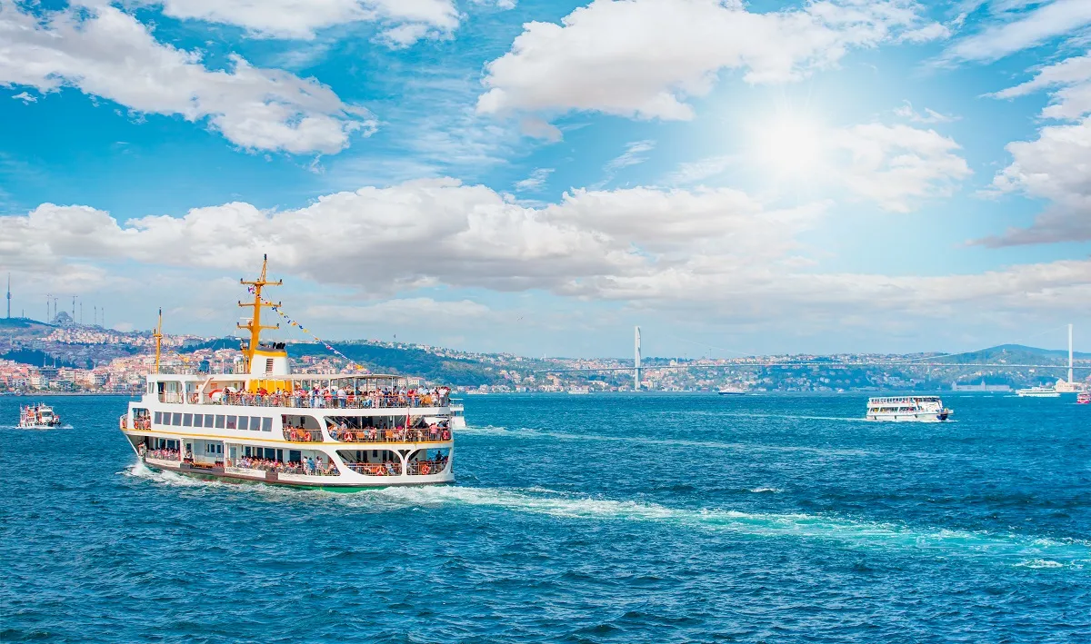 مضيق البوسفور يفصل بين أوروبا وآسيا ويربط البحر الأسود ببحر مرمرة