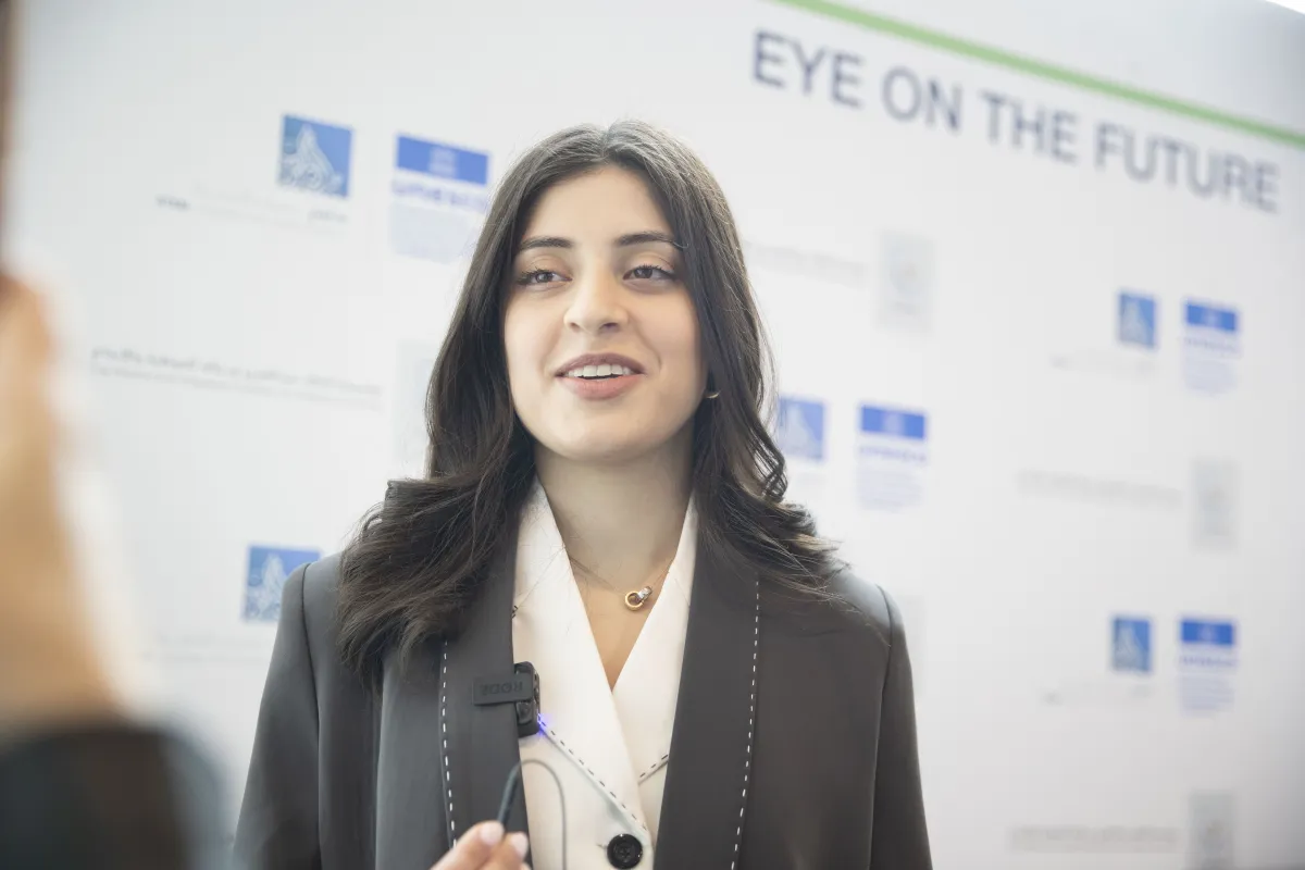 مها سهيل الحمود عضو في رابطة موهبة وخريجة برامج موهبة ومبتعثة عن طريقهم لدراسة العلوم السياسية والاقتصاد السياسي