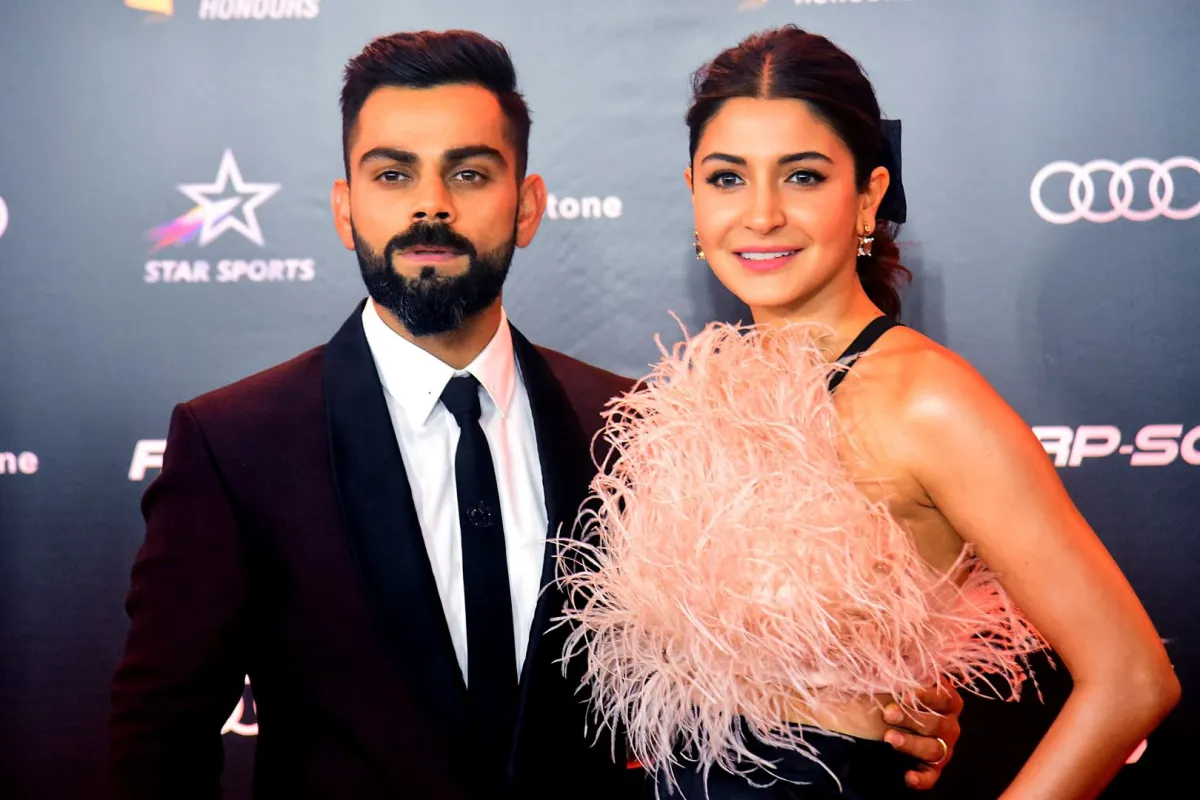 In this photograph taken on September 27, 2019, India's cricketer Virat Kohli with his wife Bollywood actress Anushka Sharma attend the second edition of ‘Indian Sports Honours’ annual ceremony in Mumbai. STR / AFP