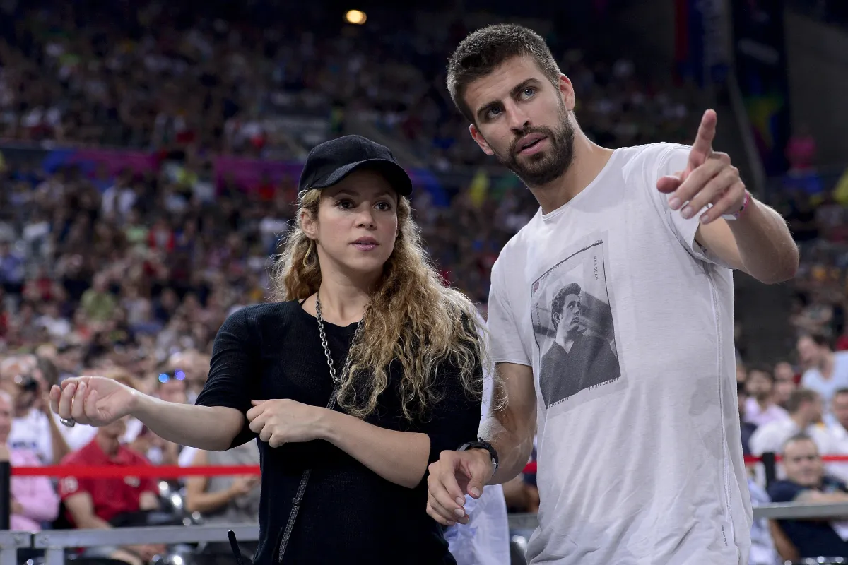 (FILES) In this file photo taken on September 09, 2014, FC Barcelona's defender Gerard Pique (R) and his wife Colombian singer Shakira at the Palau Sant Jordi arena in Barcelona.  Josep LAGO / AFP